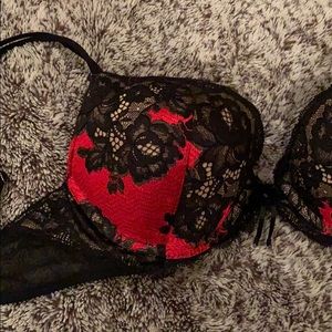 {Vs} 32D very sexy push up